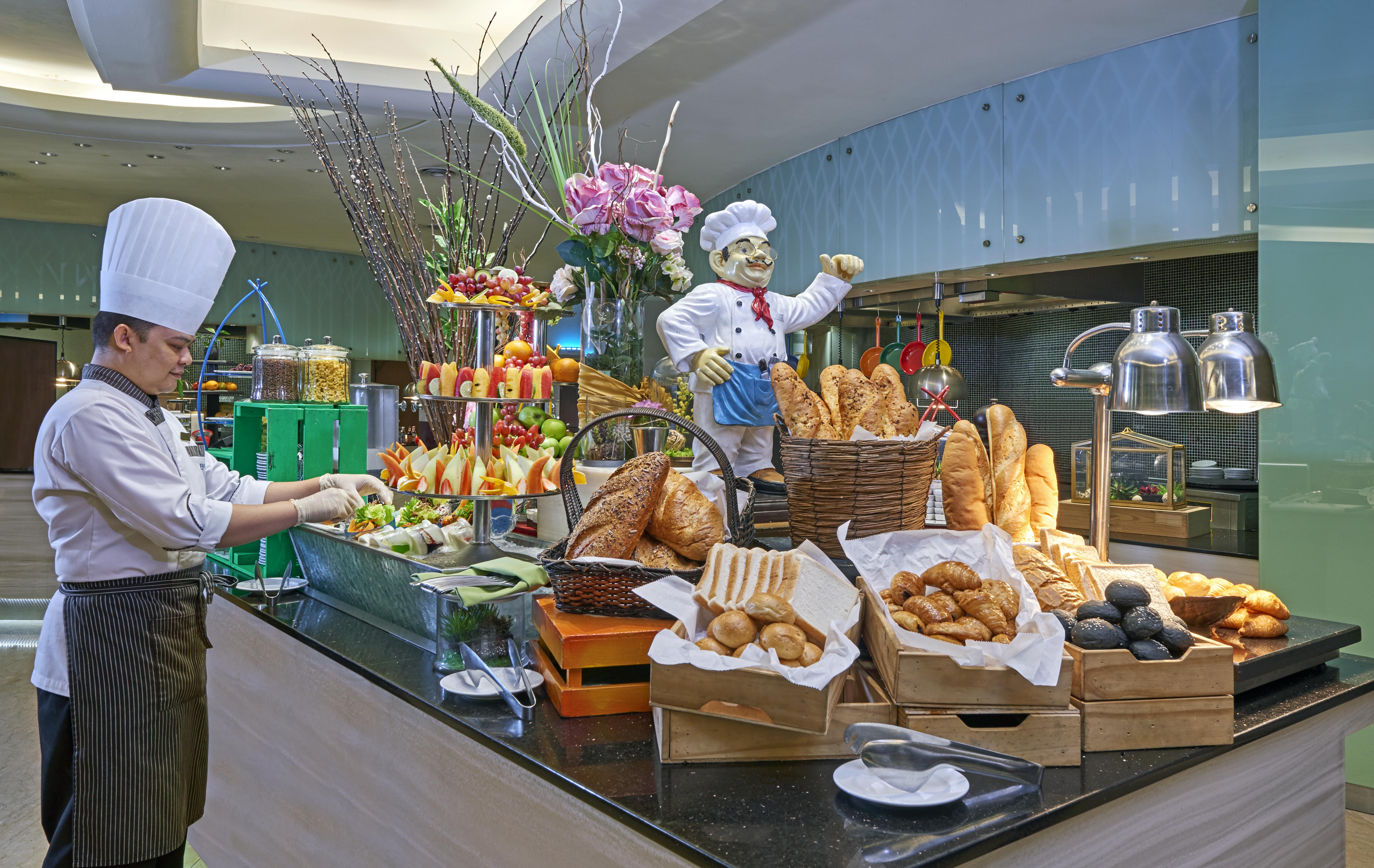 吉隆坡颐思殿酒店 八打灵再也 外观 照片 A bread station at a buffet
