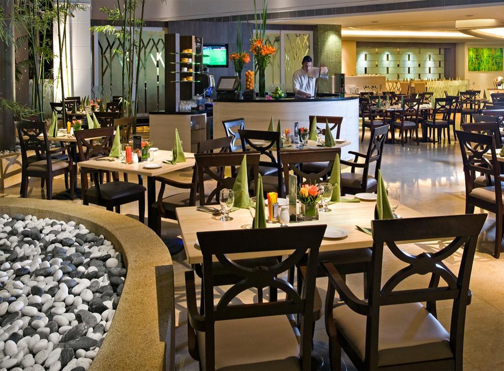 吉隆坡颐思殿酒店 八打灵再也 外观 照片 The interior of the restaurant