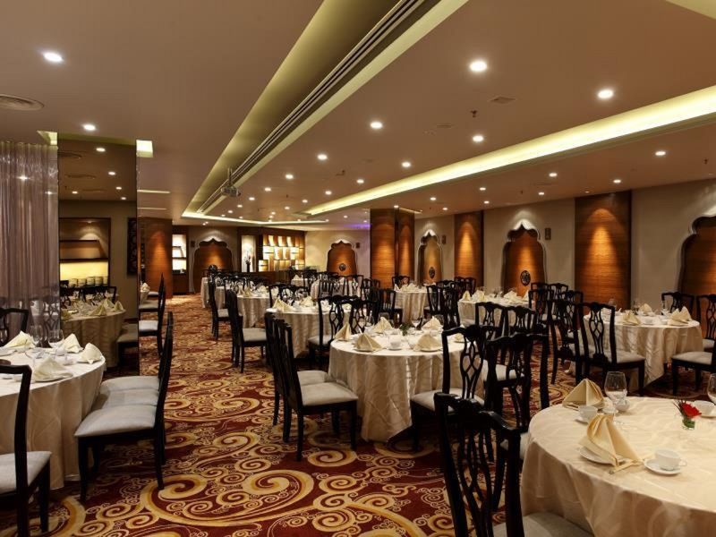 吉隆坡颐思殿酒店 八打灵再也 外观 照片 Interior of the restaurant
