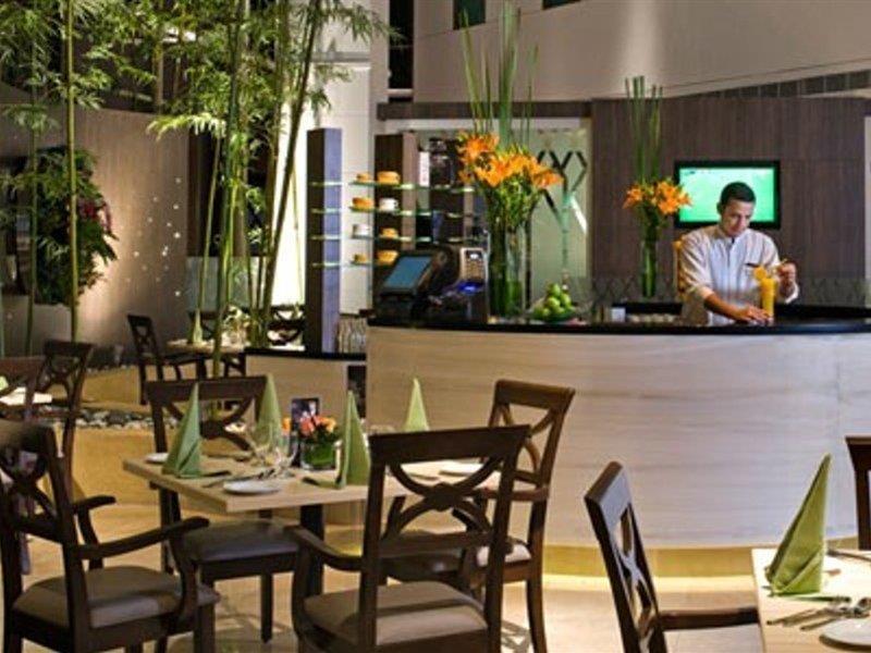 吉隆坡颐思殿酒店 八打灵再也 外观 照片 The interior of the restaurant
